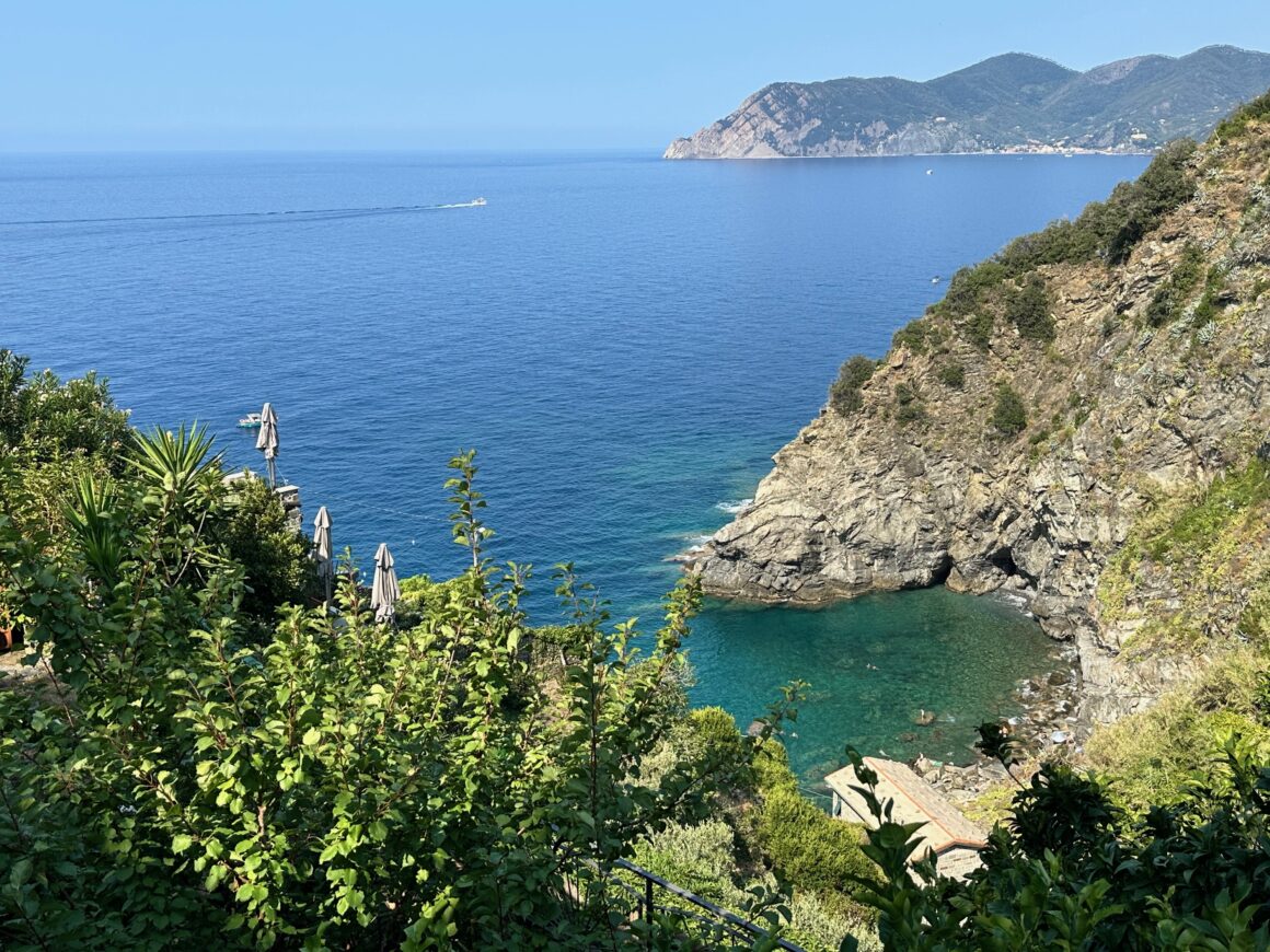 corniglia shoreline