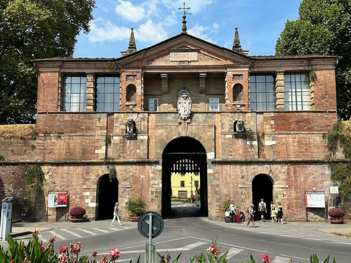 porta san pietro of lucca