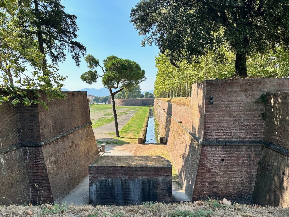 walls of lucca italy 1