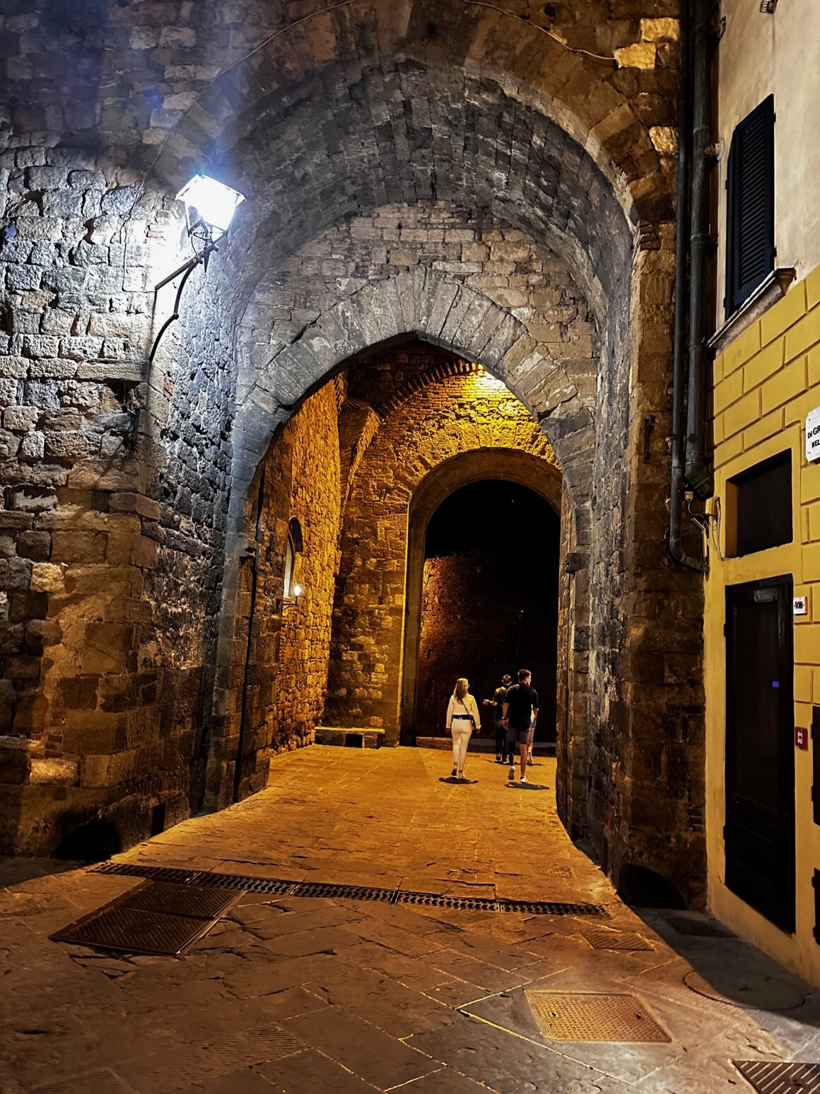 winding streets of montepulicano