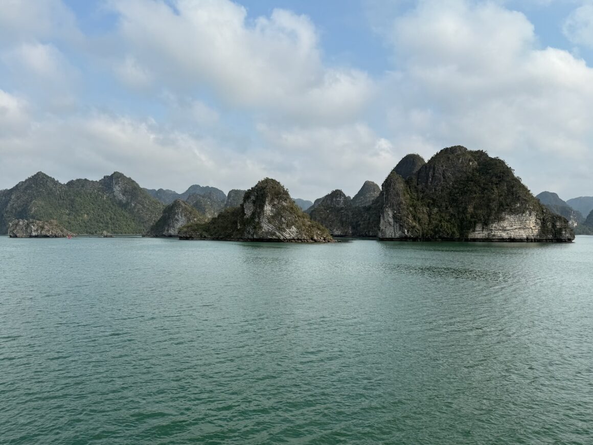cruising on the ha long bay and lan ha bay