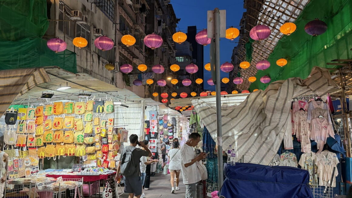 temple street night market in kowloon hong kong